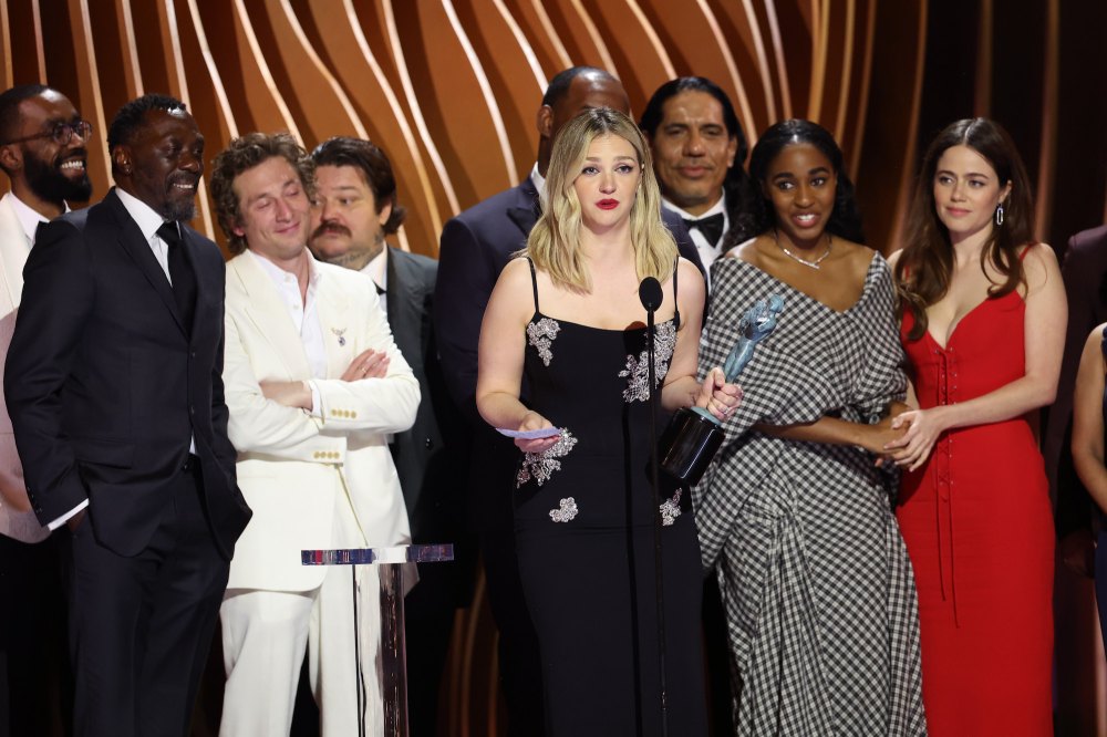 The Bear Wins Outstanding Performance For Esemble Comedy Series At SAG AWARDS