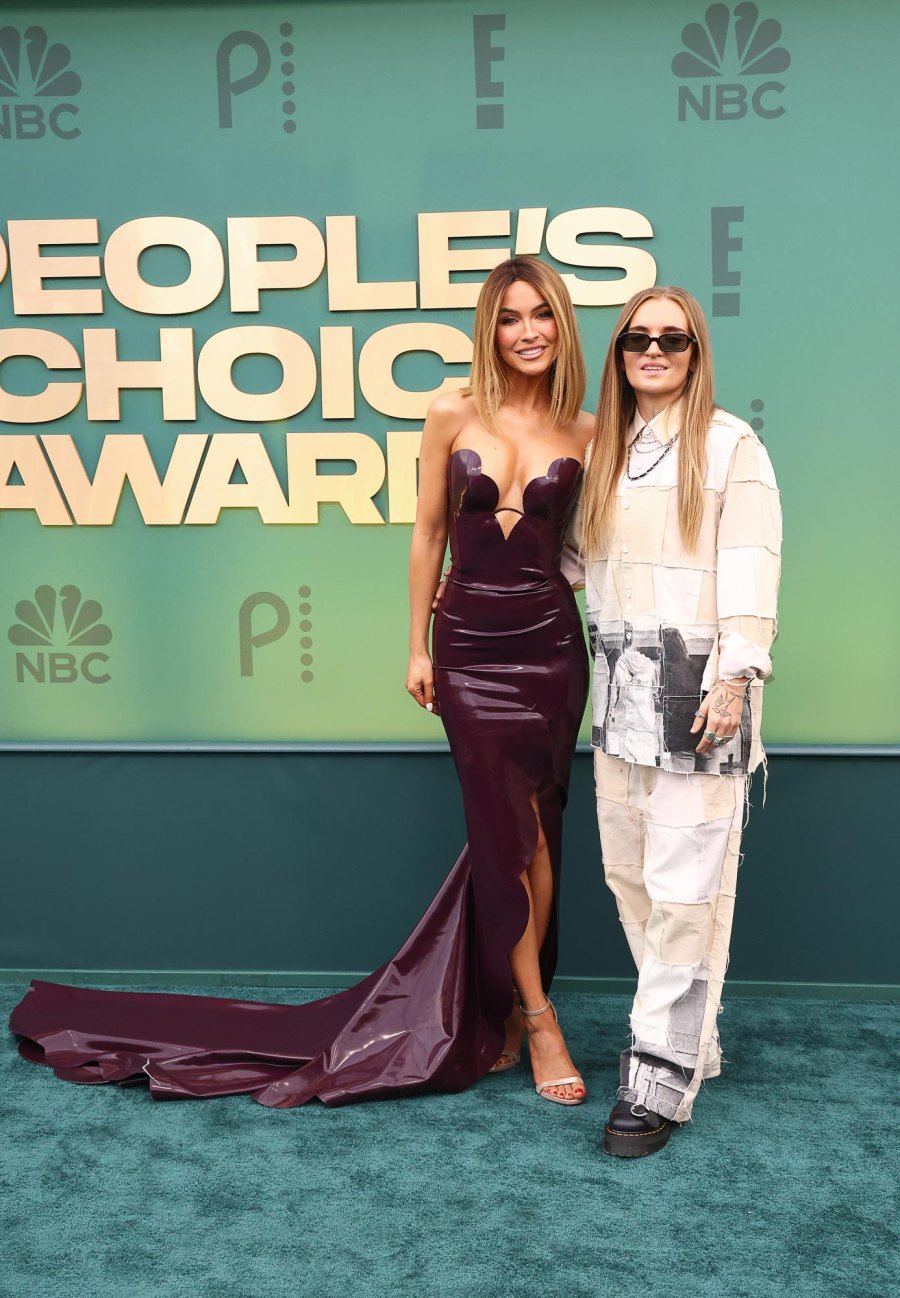 The Hottest Couples at the 2024 People s Choice Awards 580 G Flip and Chrishell Stause
