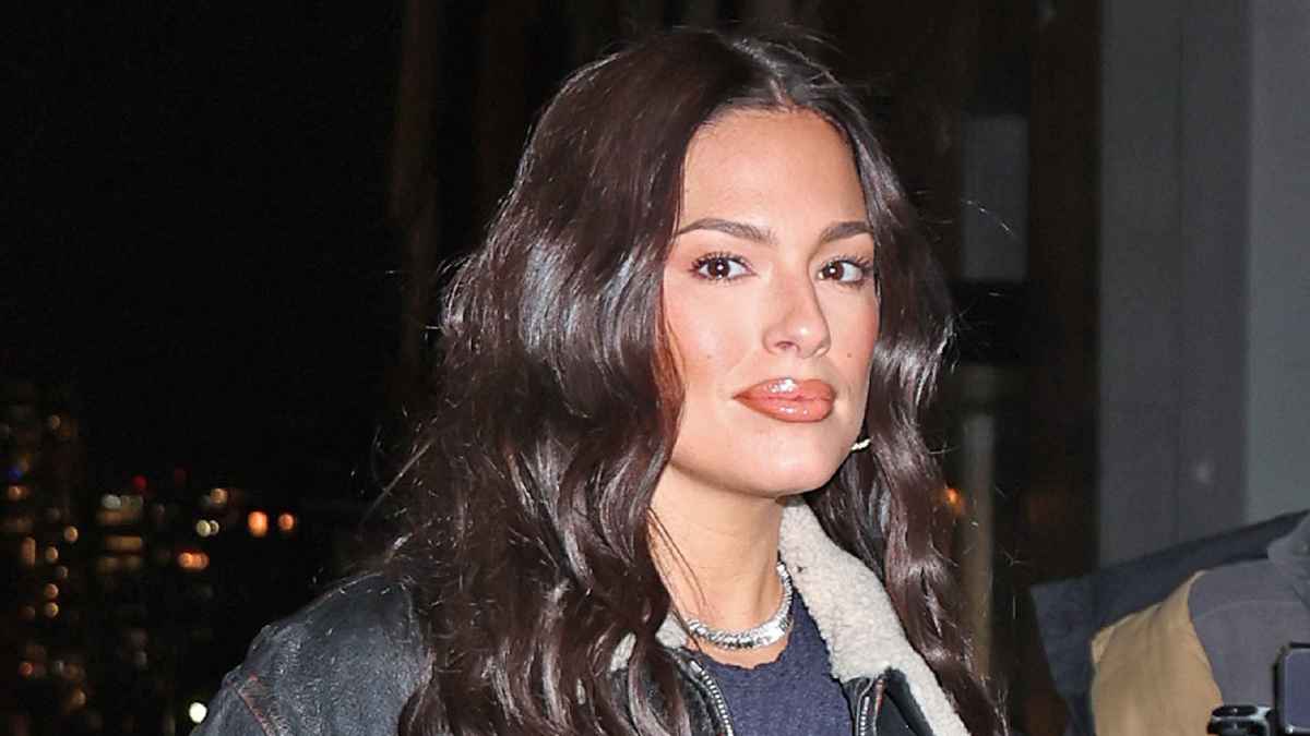 ashley-graham-leather-jacket