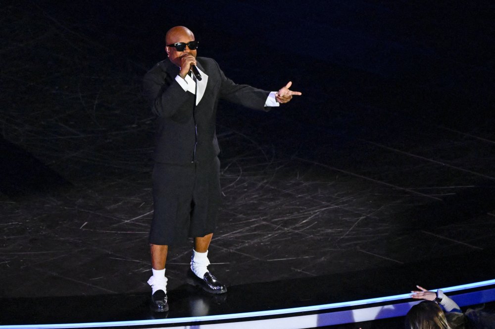 jermaine Dupri Thinks the Memes About His Super Bowl Outfit Are Funny as Hell