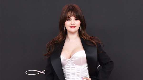 Selena Gomez Debuts Auburn Highlights at Friend Nicola Peltzs Lola Red Carpet Premiere