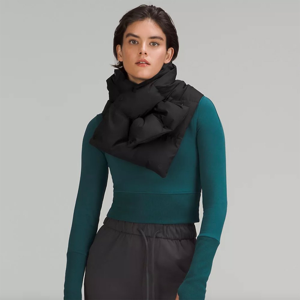 lululemon-wunder-puff-scarf-best-gifts-for-mothers-with-february-birthdays