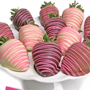 saks-fifth-avenue-chocolate-covered-strawberries-best-gifts-for-mothers-with-february-birthdays