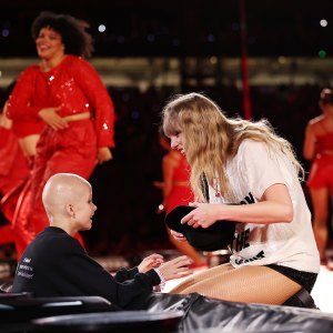 Taylor Swift Grants Wish of 9-Year-Old Girl Battling Cancer at Sydney Era’s Tour