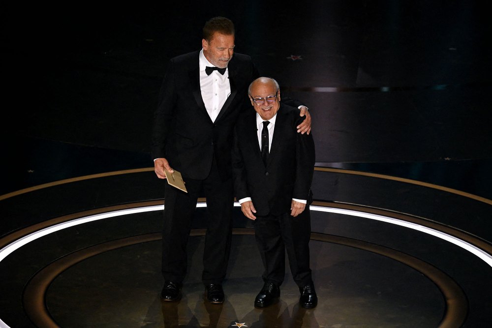 Arnold Schwarzenegger en Danny DeVito Dingen die je niet zag tijdens de Oscars van 2024