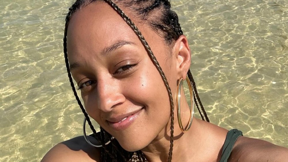 The Best Makeup Free Moments of 2024: Tia Mowry, More