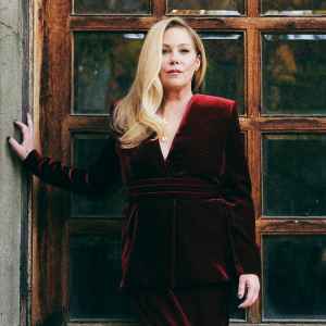 Christina Applegate Says She Lied About Liking Her Boobs After Battling Breast Cancer It s Horrible 427