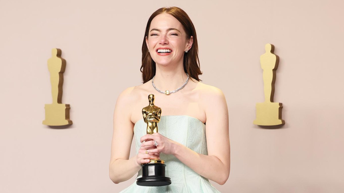 Emma Stone Jokes Breaking Her Louis Vuitton Oscars Dress Was Her Fault