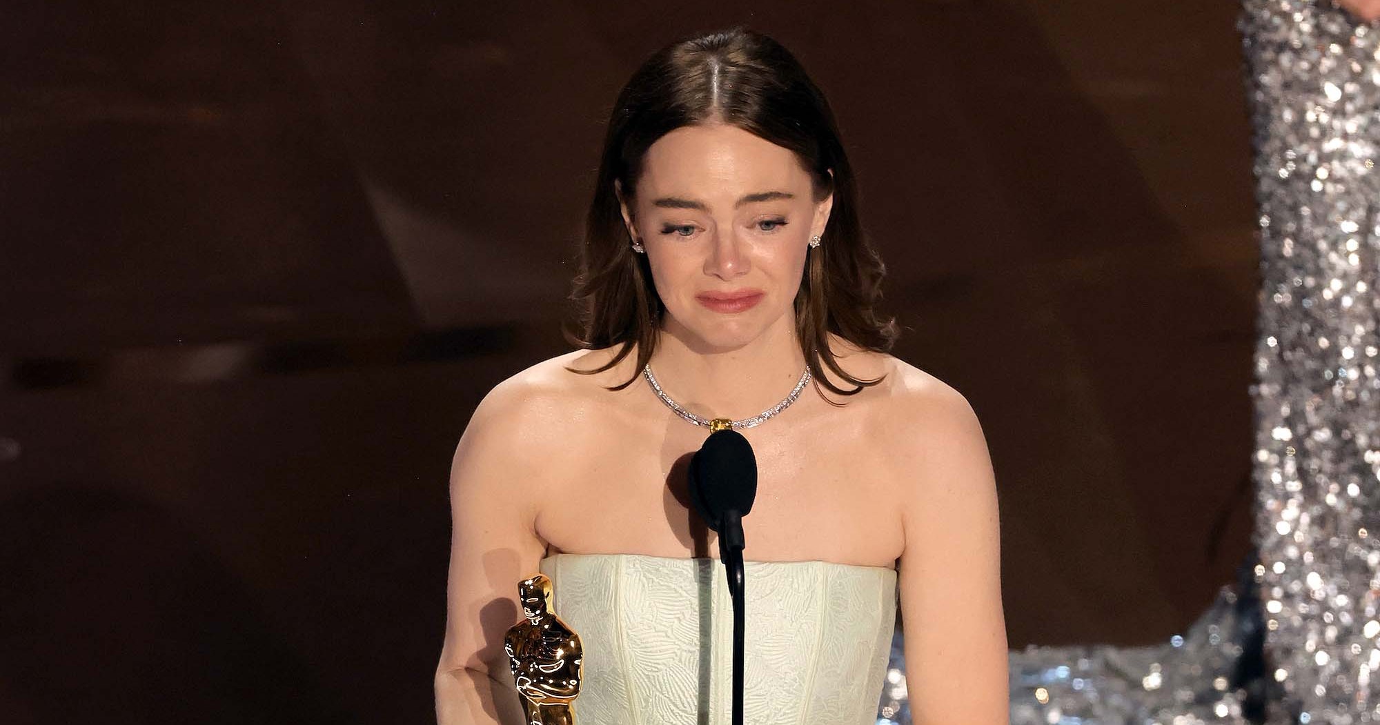 Emma Stone Wins Best Actress, Thanks Daughter at 2024 Oscars - Vimarsana News
