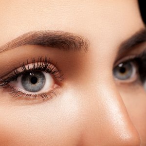 Sara Sampaio Just Showed Us The Grown-Up Way To Wear Glitter Eyeshadow