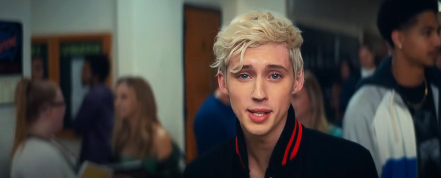 Guide to the Famous Men Featured in Ariana Grande s Music Videos From Charles Melton to Evan Peters 657