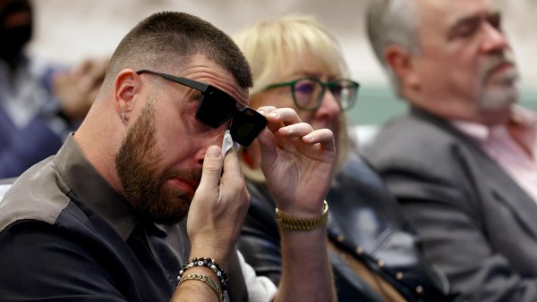 Jason Kelce Breaks Down in Tears While Announcing His Retirement From the Philadelphia Eagles 316
