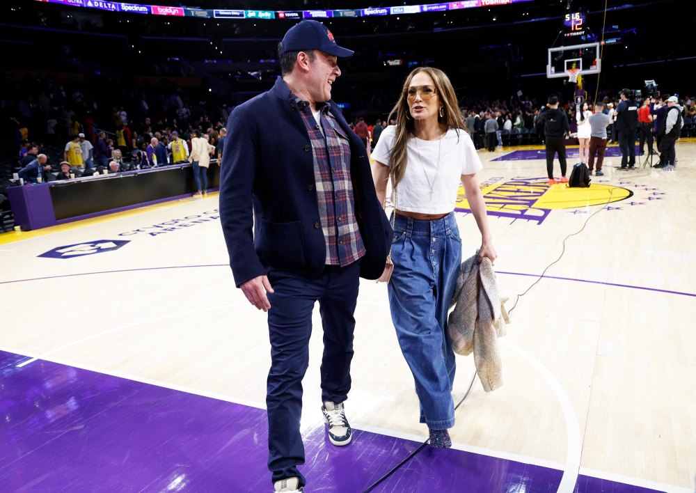 Jennifer Lopez and Ben Affleck take his son Samuel to the Los Angeles Lakers Game