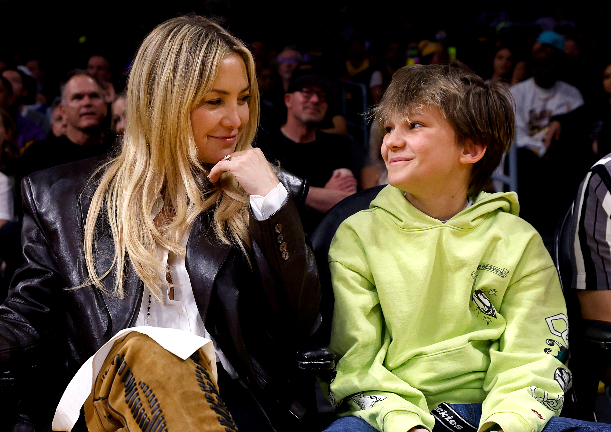 Kate Hudson Sits Courtside With Kids at Los Angeles Lakers Game