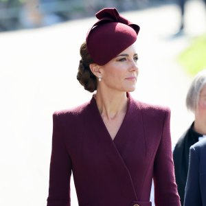 Kate Middleton Is Handling Cancer Battle With Courage and Grace Royal Expert Says 411