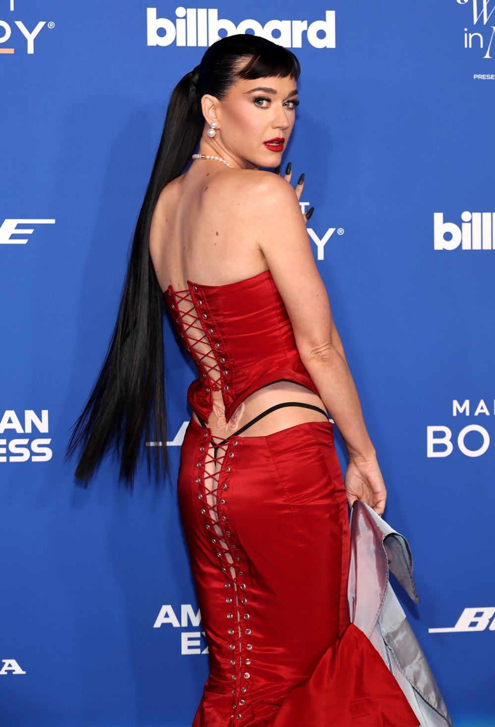 Katy Perry Thong no tapete vermelho da Billboard Women in Music