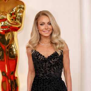 Kelly Ripa Talks Wearing a Lot of Face Creams