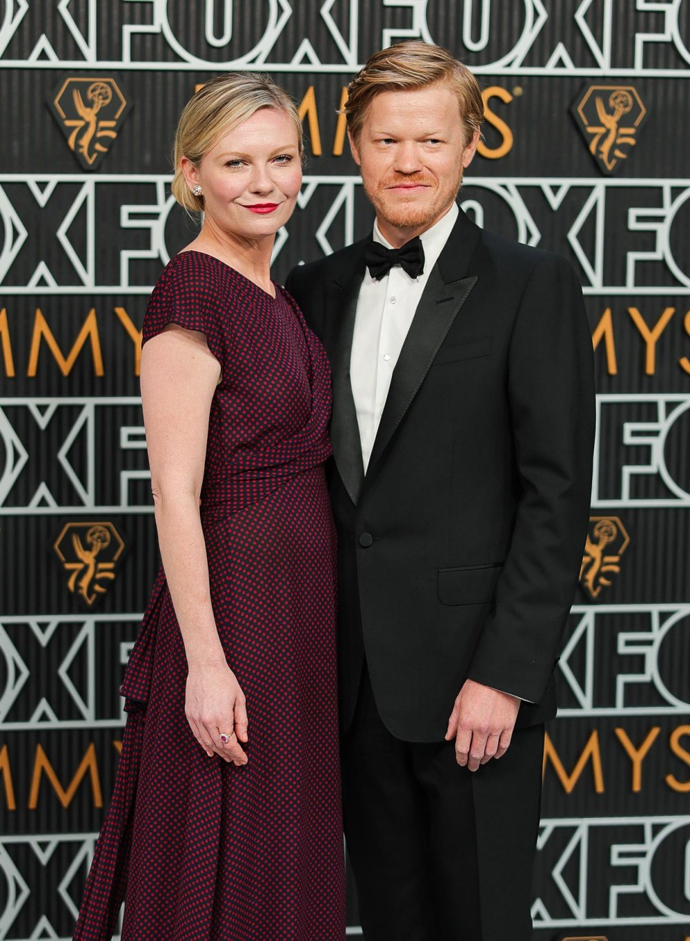 Kirsten Dunst Doesn t Talk to Her Husband Jesse Plemons on Set but Loves Working With Him 403