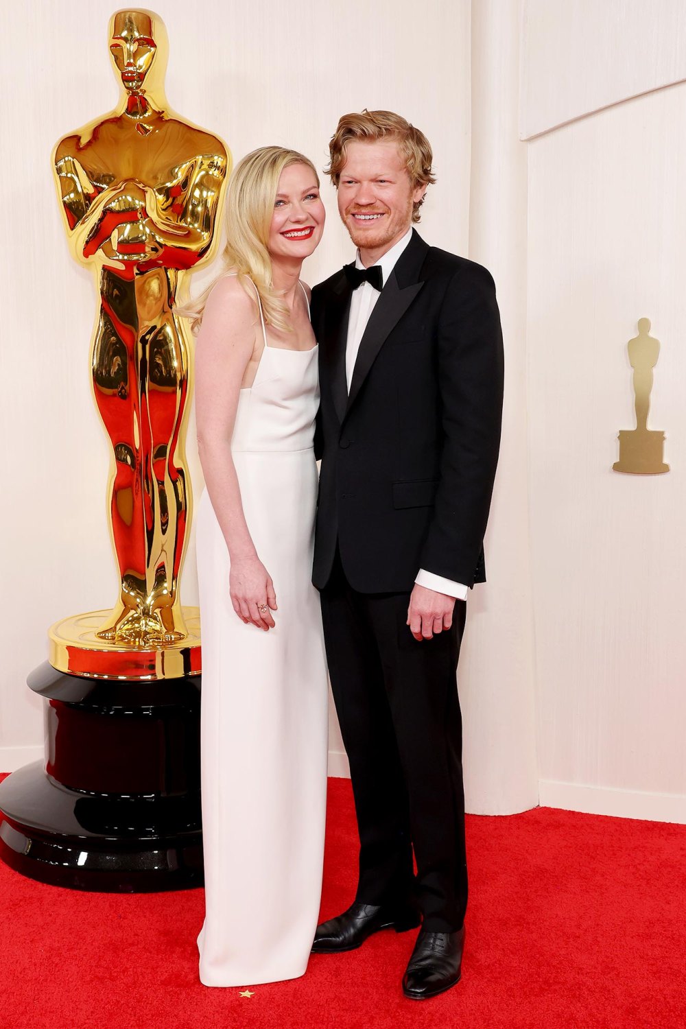 Kirsten Dunst Has Near-Fall After Tripping Over Giant Statue at the Oscars Jesse Plemon 2024 Oscars