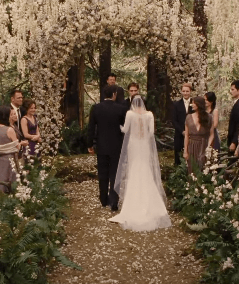 Kristen Stewart Still Loves Bella Swan s Wedding Dress From Twilight So Much