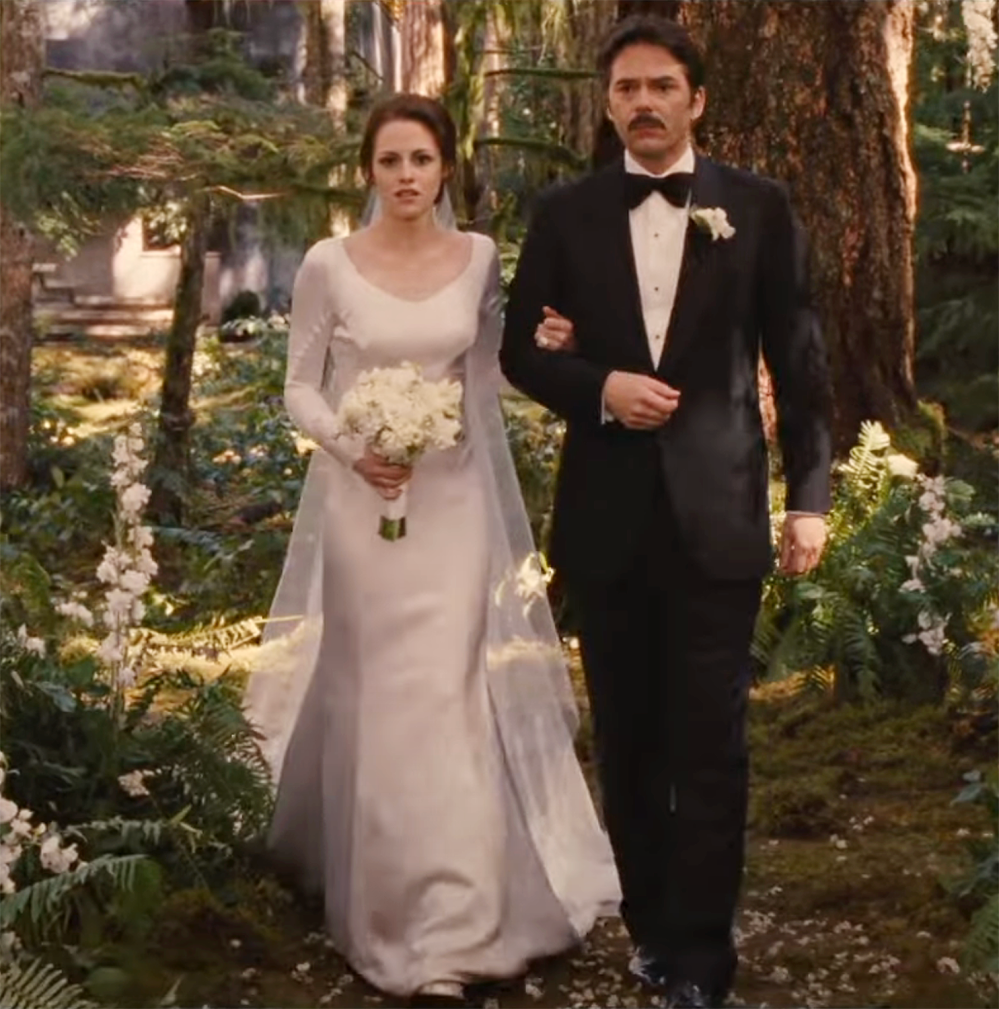 Kristen Stewart Still Loves Bella Swan s Wedding Dress From Twilight So Much