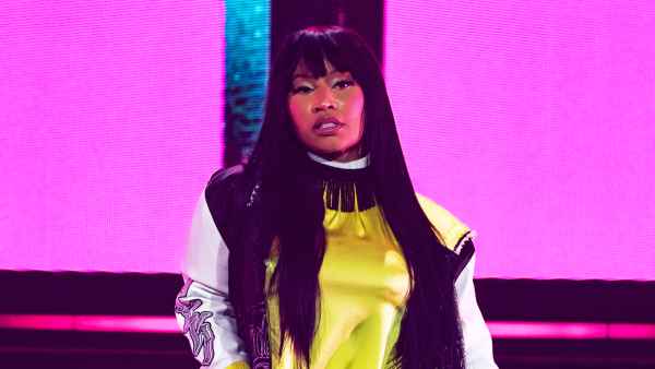 Nicki Minaj Whole Boob Fell Out of Her Dress While Performing