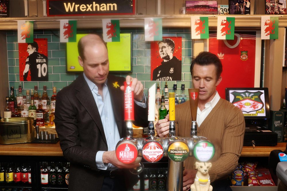 Prince William Pours Beers With Rob McElhenney While Celebrating Welsh Holiday at Wrexham Pub