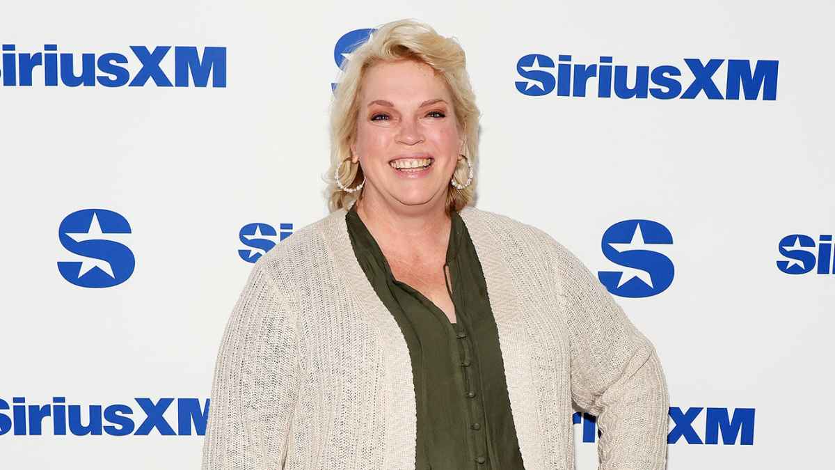 Sister Wives Star Janelle Brown Is Brought to Tears by Generosity From Fans After Son Death