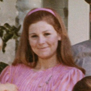 Soap Actress Jennifer Leak Dead at 76 Following Neurological Disorder Diagnosis 693