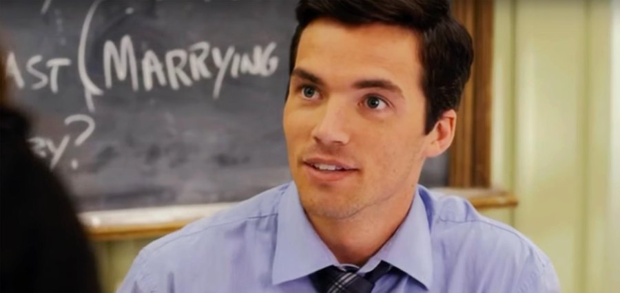 TV Show Hearthrobs We Loved Until We Realized They re Kind of Awful- Lucas Scott and More Ezra Fitz Pretty Little Liars Ian Harding 607