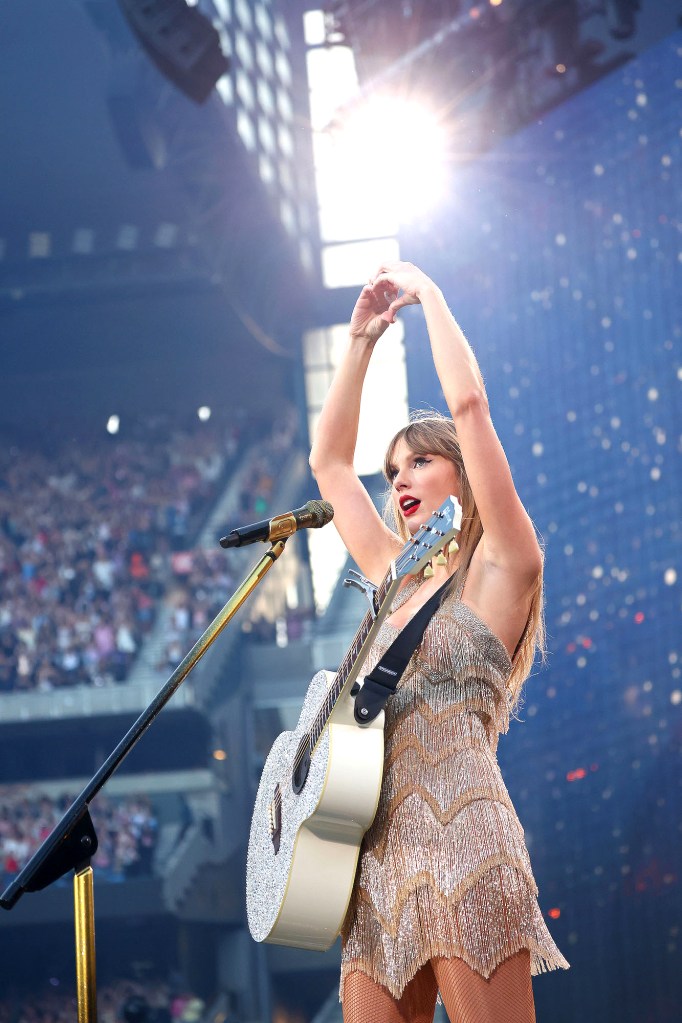 Taylor Swift Reigns After Setting a Pop Airplay Chart Record
