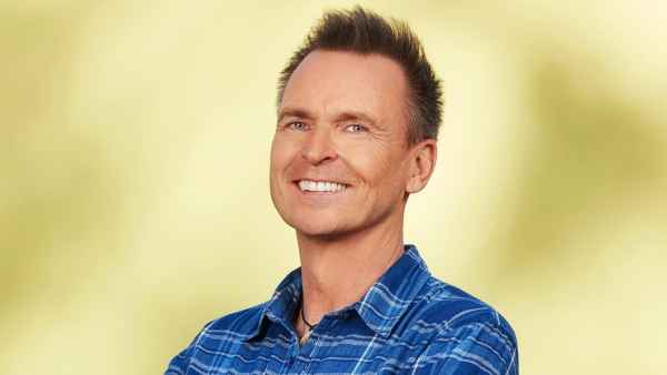 The Amazing Race Host Phil Keoghan Says He Places Dollar Bets on the Winner 609