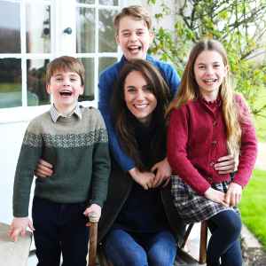 Kate Middleton Doesnt Wear Engagement Ring in New Instagram Photo Sparks Speculation