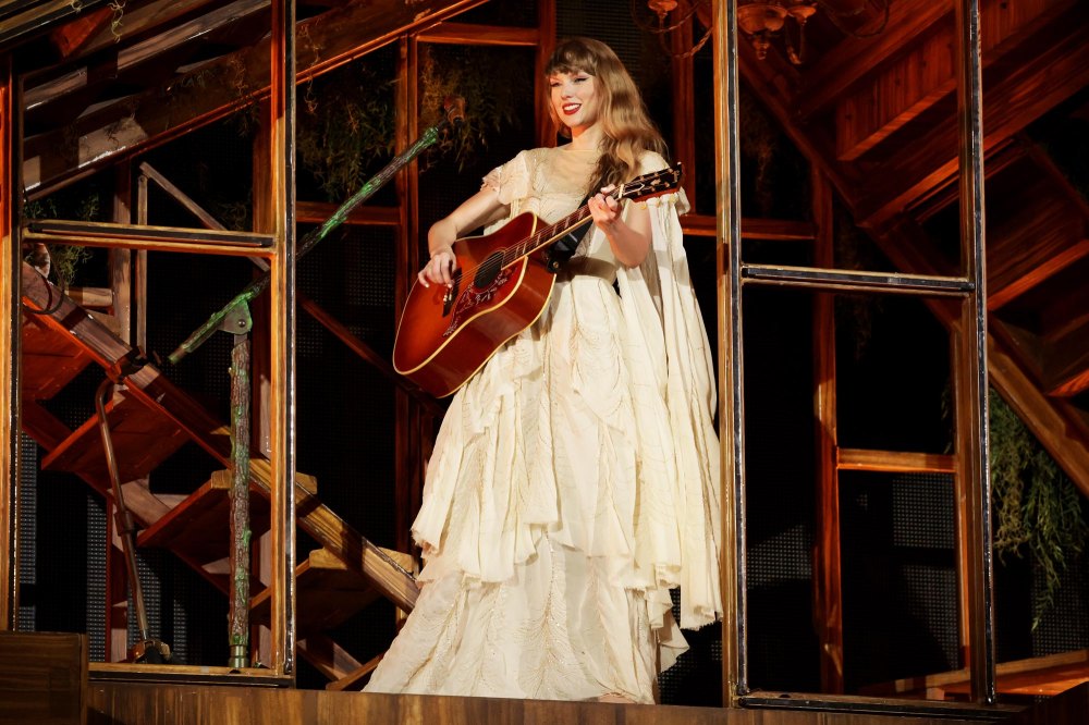 Breaking Down Every Cat Reference in Taylor Swift’s Music 4 Breaking Down Every Cat Reference in Taylor Swifts Music