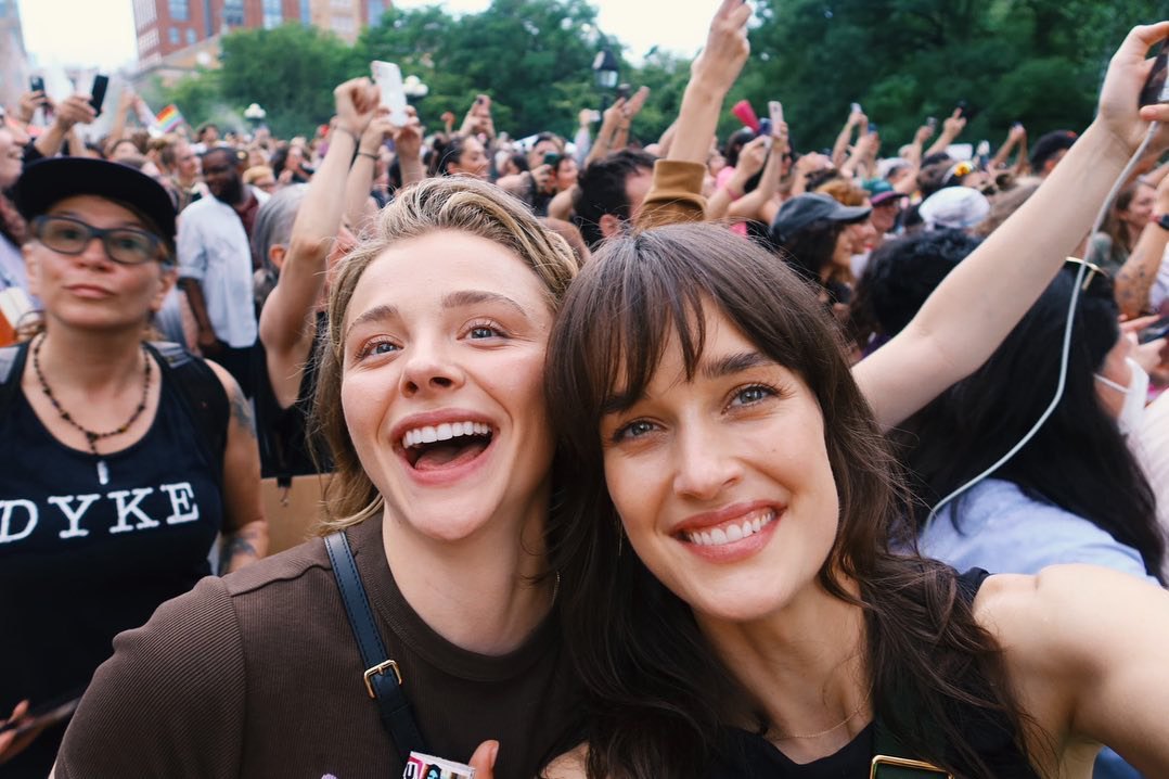 Chloe-Grace-Moretz-and-Kate-Harrison-Engaged-or-Married.jpg