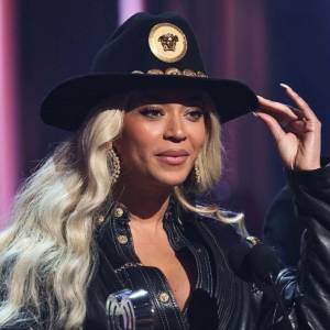 lily Allen slams Beyonce
