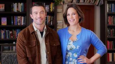 Erin Krakow Hopes Her New Movie Blind Date Book Club With Robert Buckley Gives Off a You ve Got Mail Energy 306