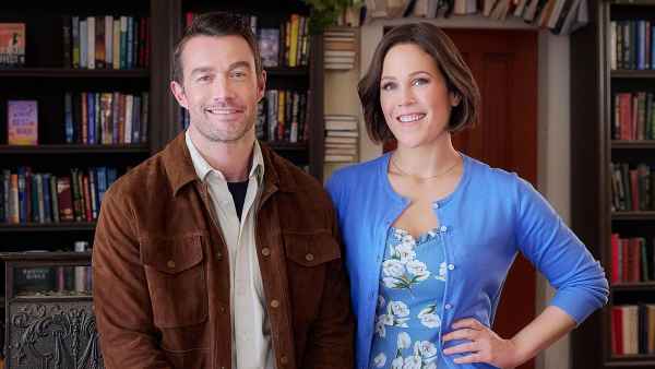Erin Krakow Hopes Her New Movie Blind Date Book Club With Robert Buckley Gives Off a You ve Got Mail Energy 306
