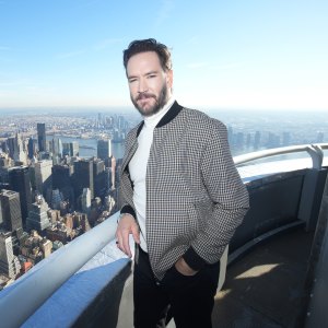 Shanola Hampton & Mark-Paul Gosselaar Visit the Empire State Building