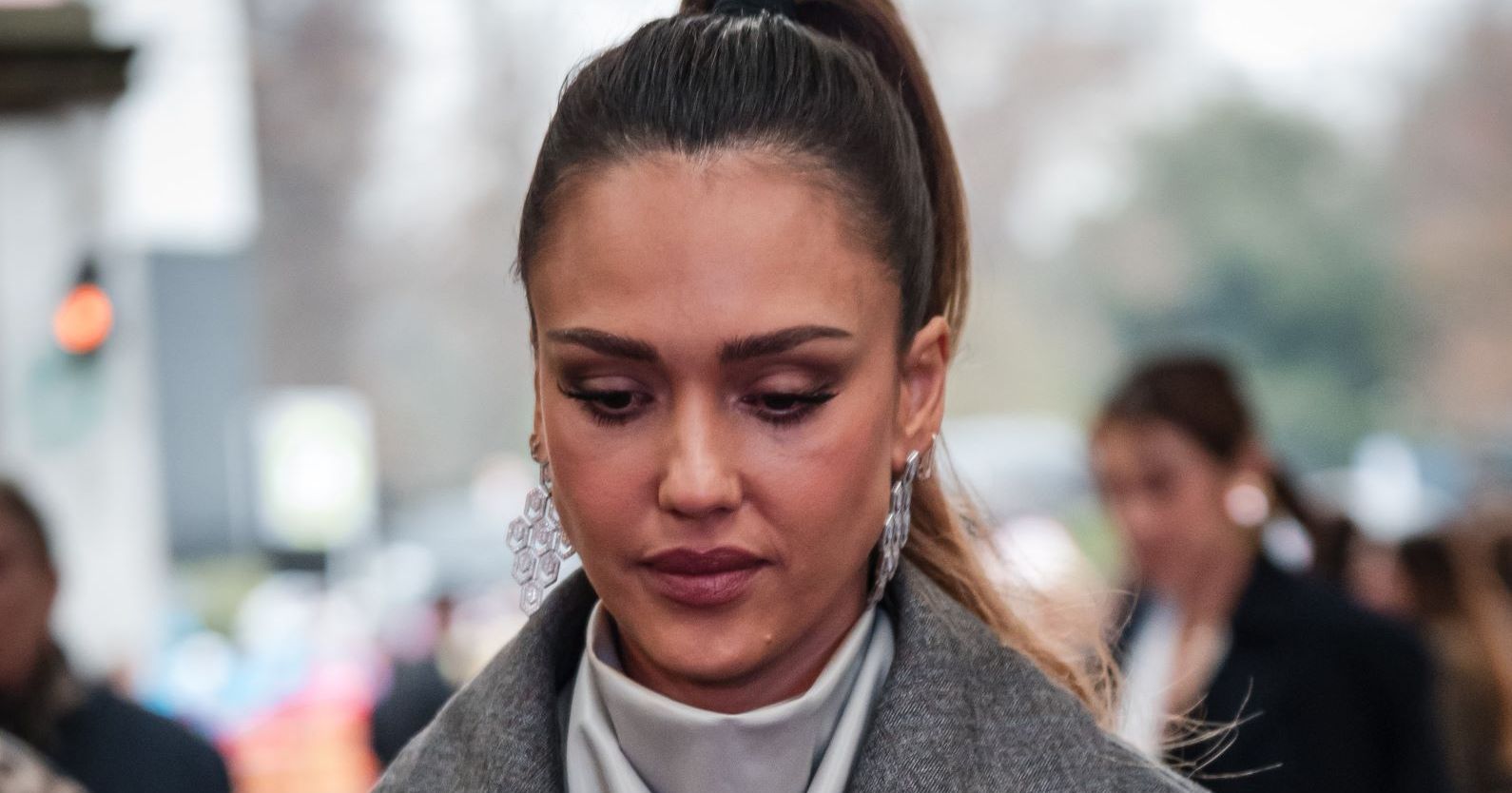 Jessica Alba Steps Down From The Honest Company - Vimarsana News