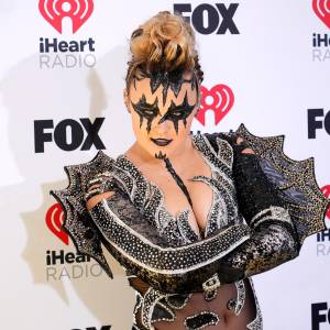Jojo Siwa s Rockstar Look Returns in the Video Her First Explicit Song Karma 249