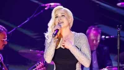 Kellie Pickler Performs for 1st Time Since Husband Kyle Jacobs Death
