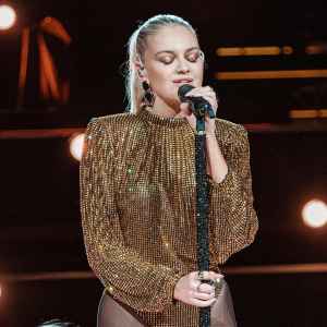 Kelsea Ballerini Goes Pantsless at the CMTs and Fires Back at Critics: ‘It Looks Hot. Period’