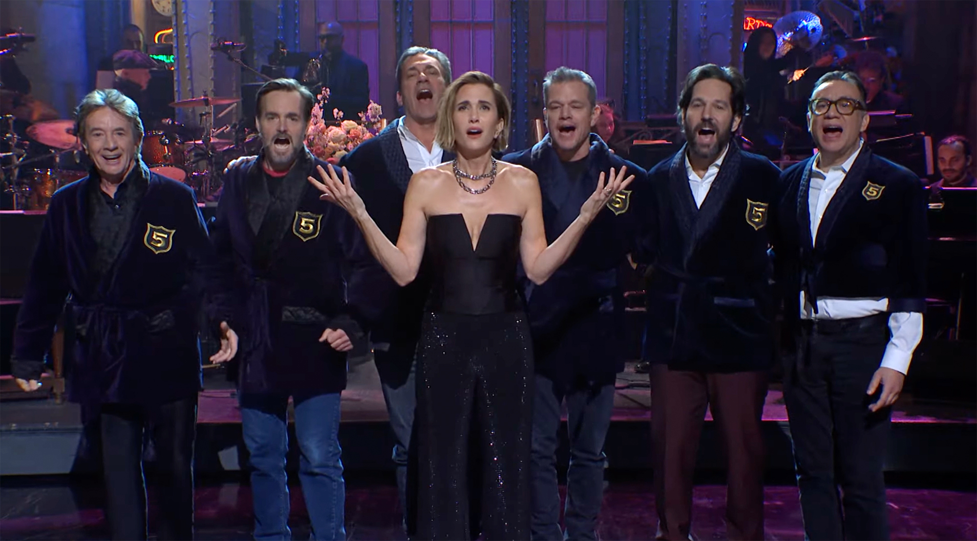 Kristen Wiig Gets ‘SNL’ Five-Timers Robe From Ryan Gosling, Paul Rudd, More