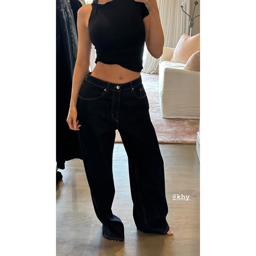 Kylie Jenner turns out not to be pregnant while posing in low-rise jeans 2