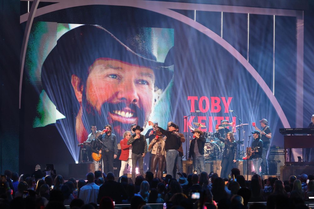 Lainey Wilson and Brooks Dunn Lead Emotional CMT Awards Tribute to the Late Toby Keith