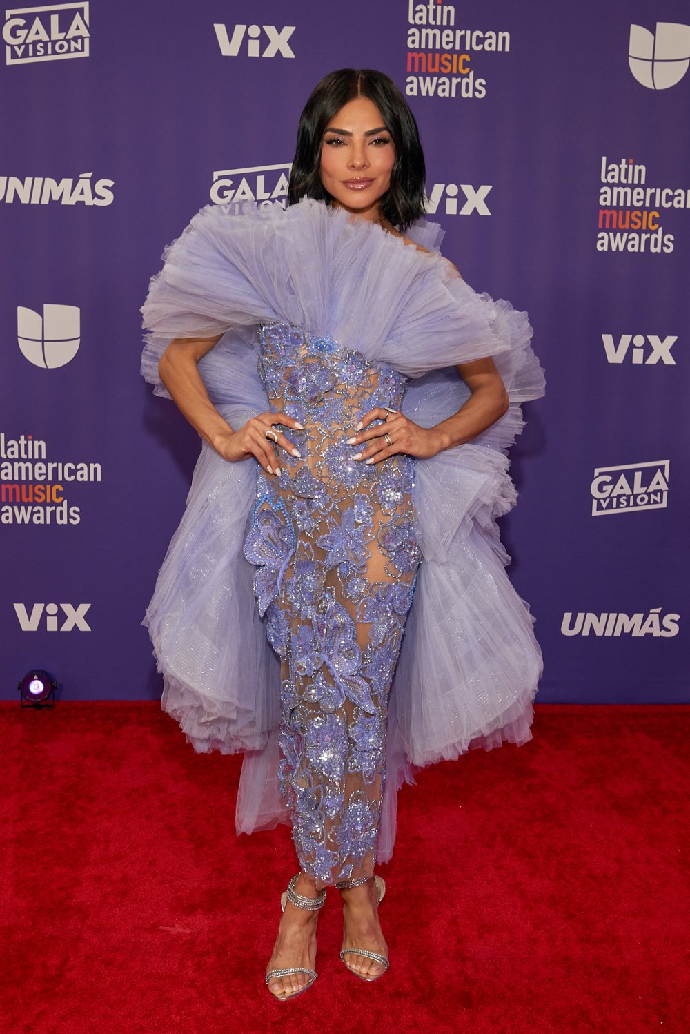 La actriz y conductora Alejandra Espinoza en la alfombra roja de los Latin AMA's