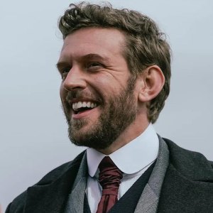 Miss Scarlet Adds Tom Durant Pritchard as the Duke s Replacement — And Fans Are Losing It 912 919 Tom Durant Pritchard Stuart Martin