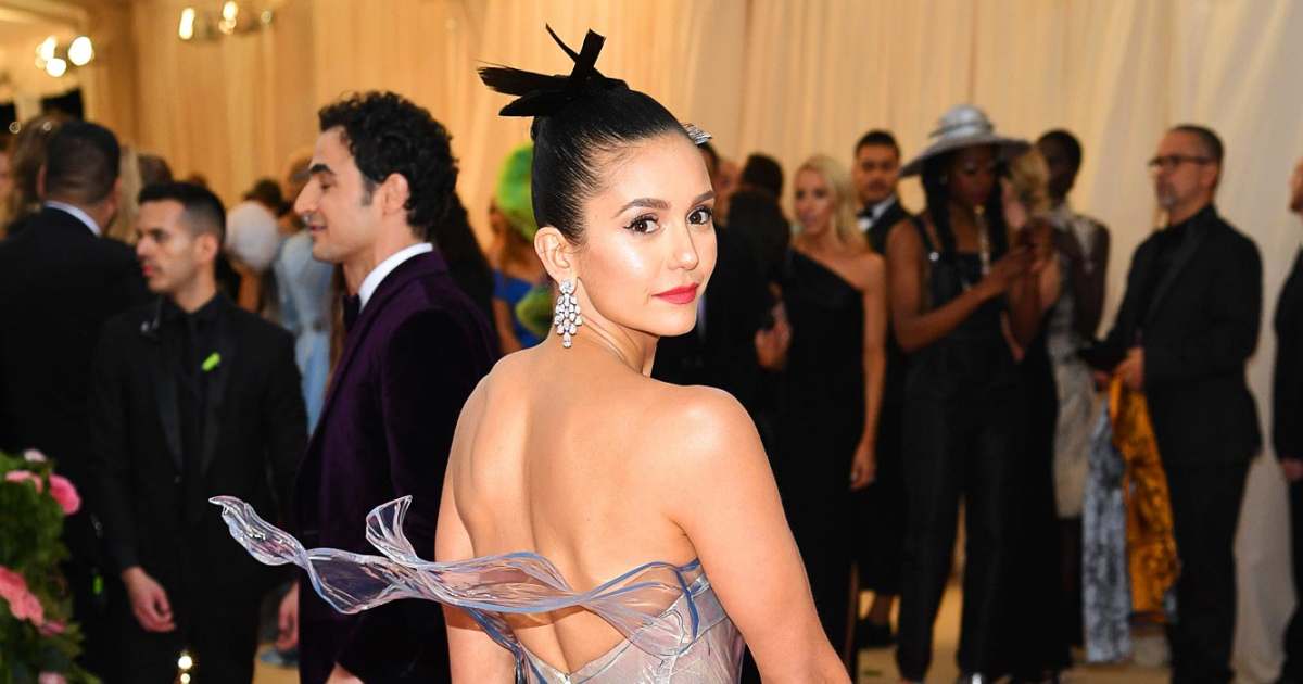 يبدو حفل Met Gala الخاص بـ Nina Dobrev على مر السنين