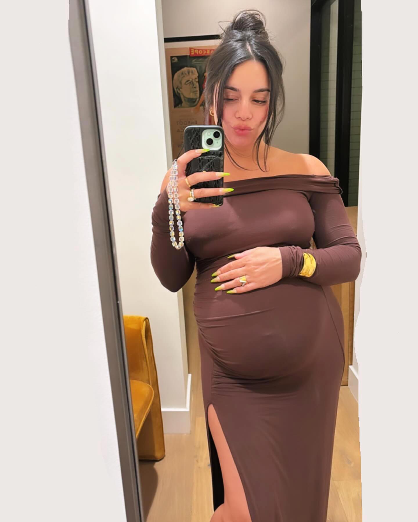 Vanessa Hudgens Shows Off Baby Bump In Skin Tight Dress: &lsquo;Date Night&rsquo;